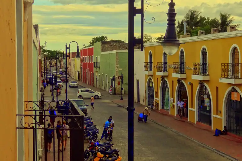 Fachadas coloniais coloridas de Valladolid, em Yucatán