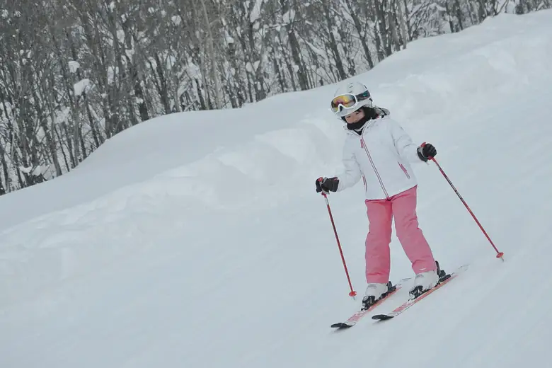 Pistas de Kiroro entre árvores cobertas de neve