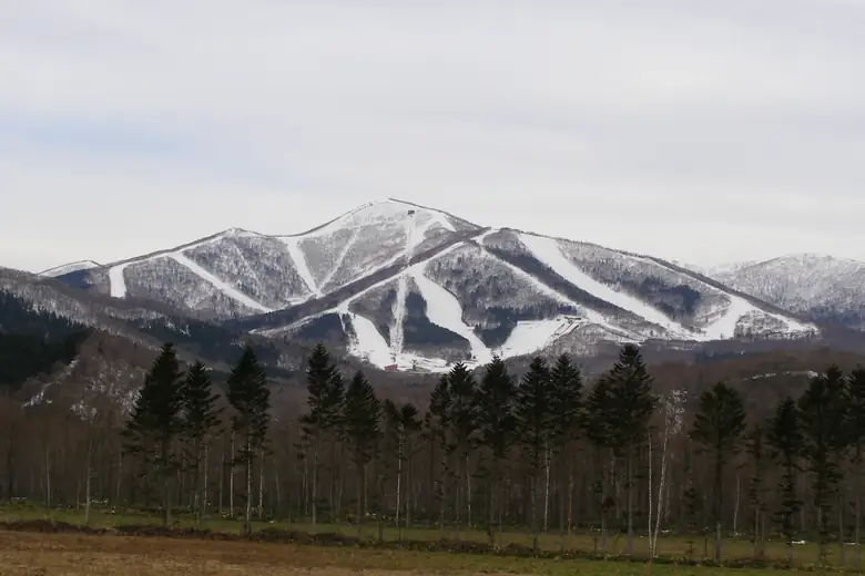 Monte Sahoro, em Tokachi, coberto de neve