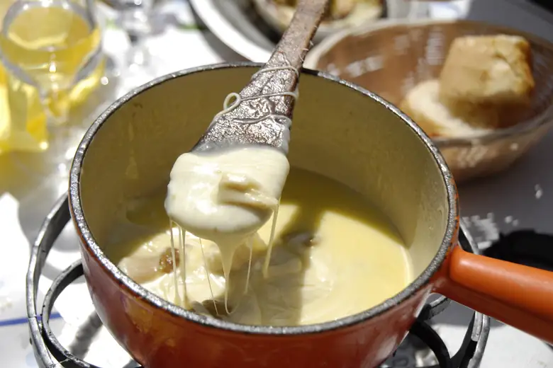 Fondue de queijo savoyarde
