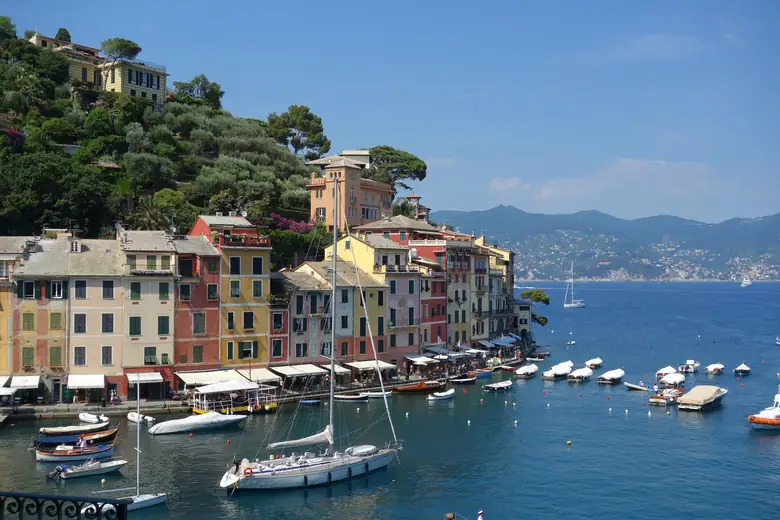 Casario colorido do porto de Portofino, na Ligúria