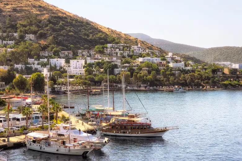 Marina e castelo de Bodrum, na costa turca do Egeu