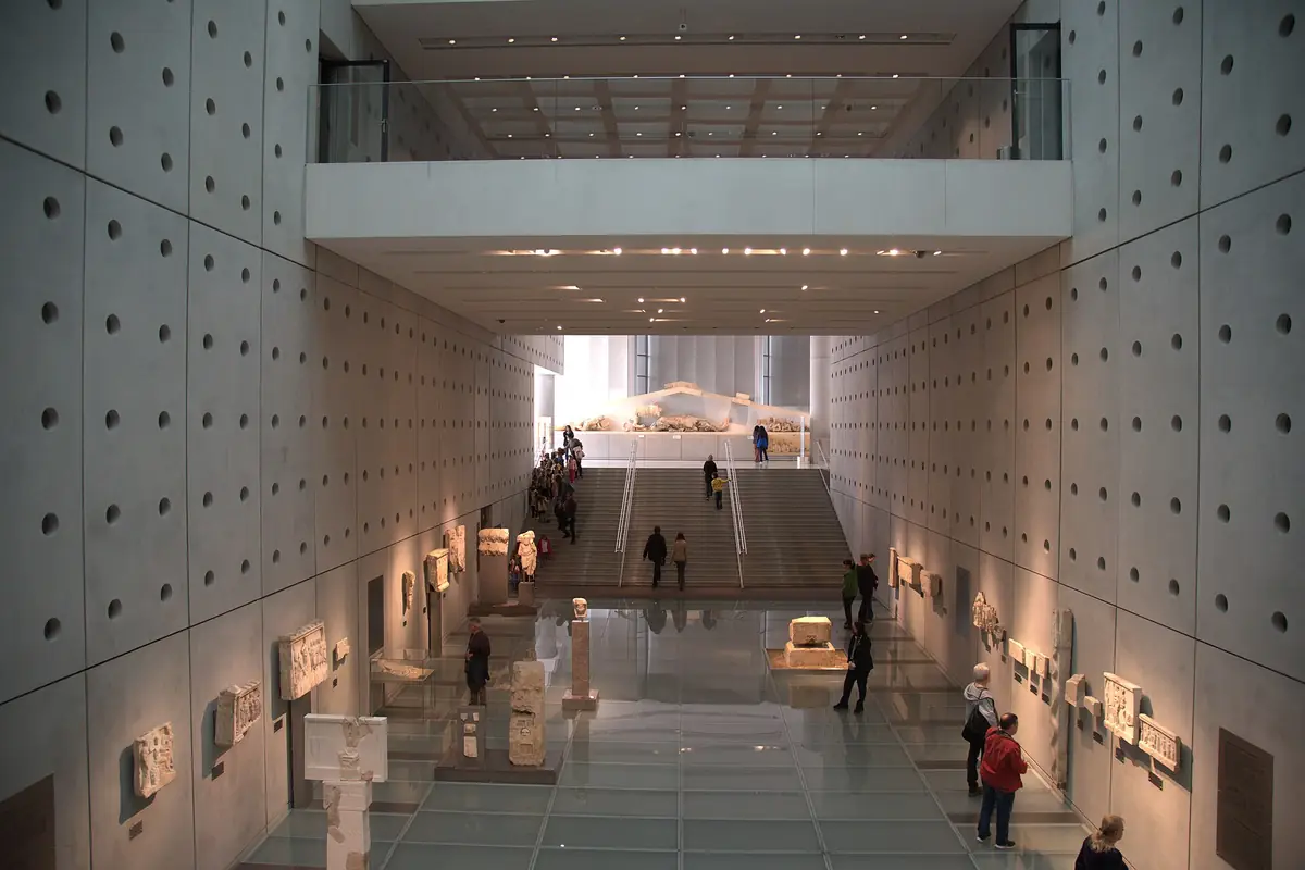 Interior do Museu da Acrópole, em Atenas