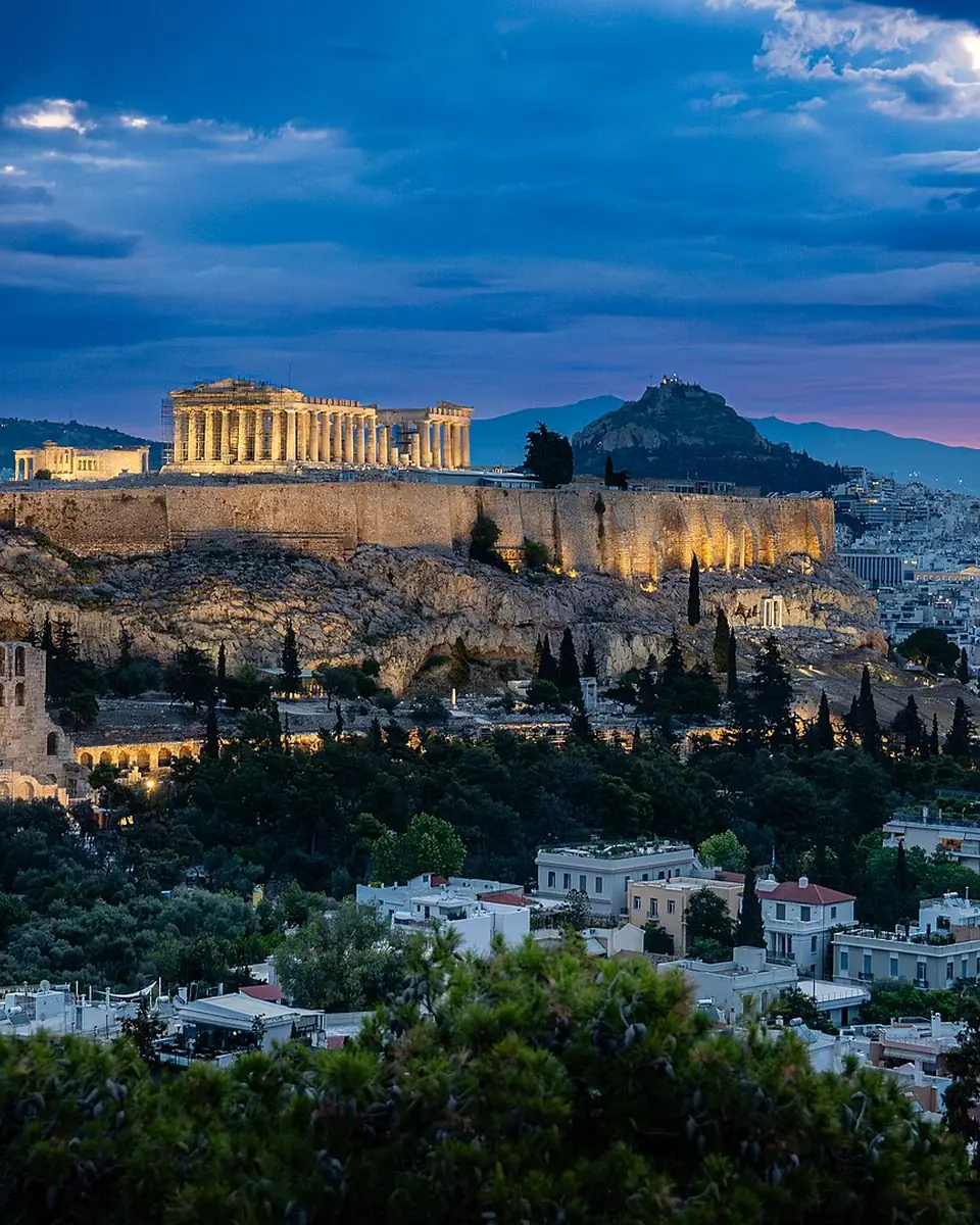 A Acrópole de Atenas vista do alto, com o Partenon ao centro