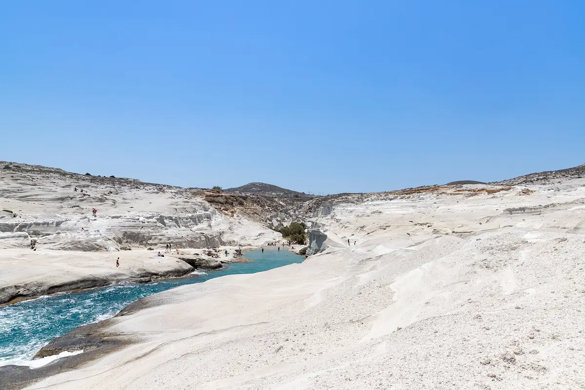 Formações rochosas brancas de Sarakiniko, em Milos