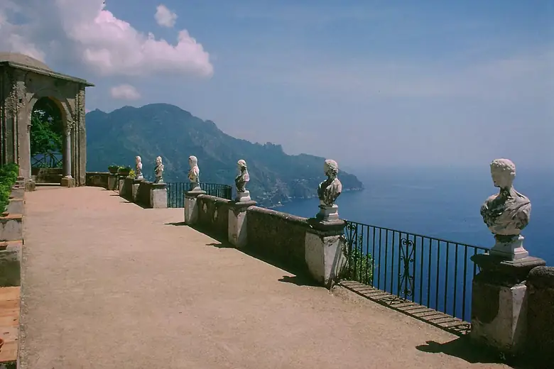 Terraço com vista para o mar em Ravello, na Costa Amalfitana