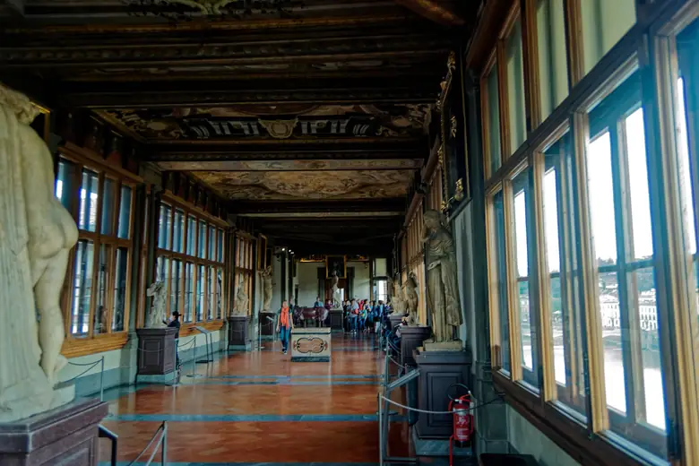 Galeria degli Uffizi com suas obras renascentistas em Florença