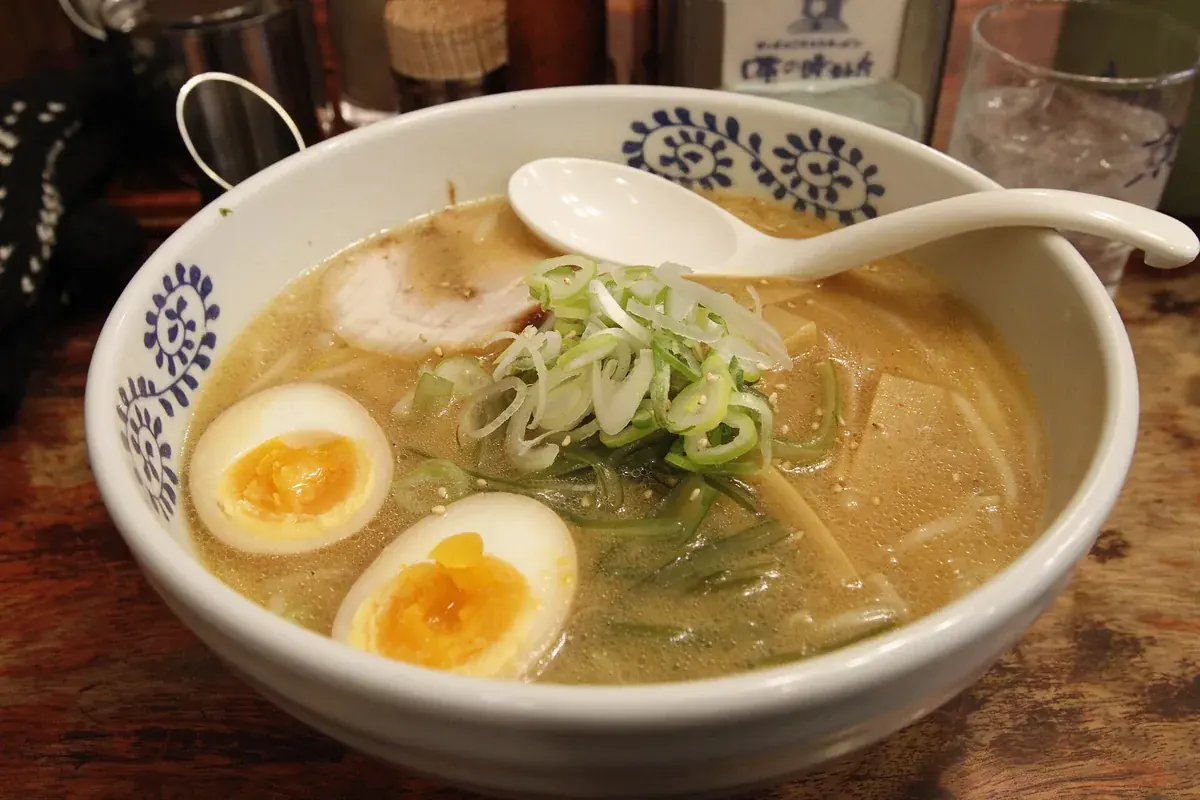 Tigela de ramen de miso ao estilo de Sapporo