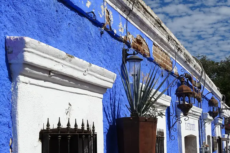 Rua colorida do distrito de arte de San José del Cabo