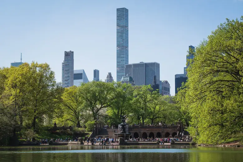 Central Park visto do alto, cercado pelos prédios de Manhattan