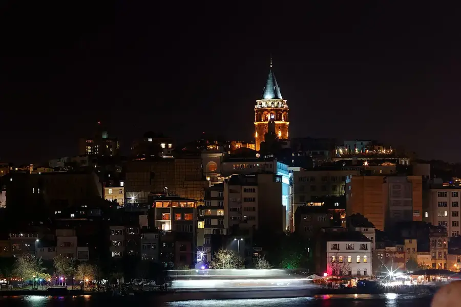 Torre de Gálata sobre os telhados de Istambul