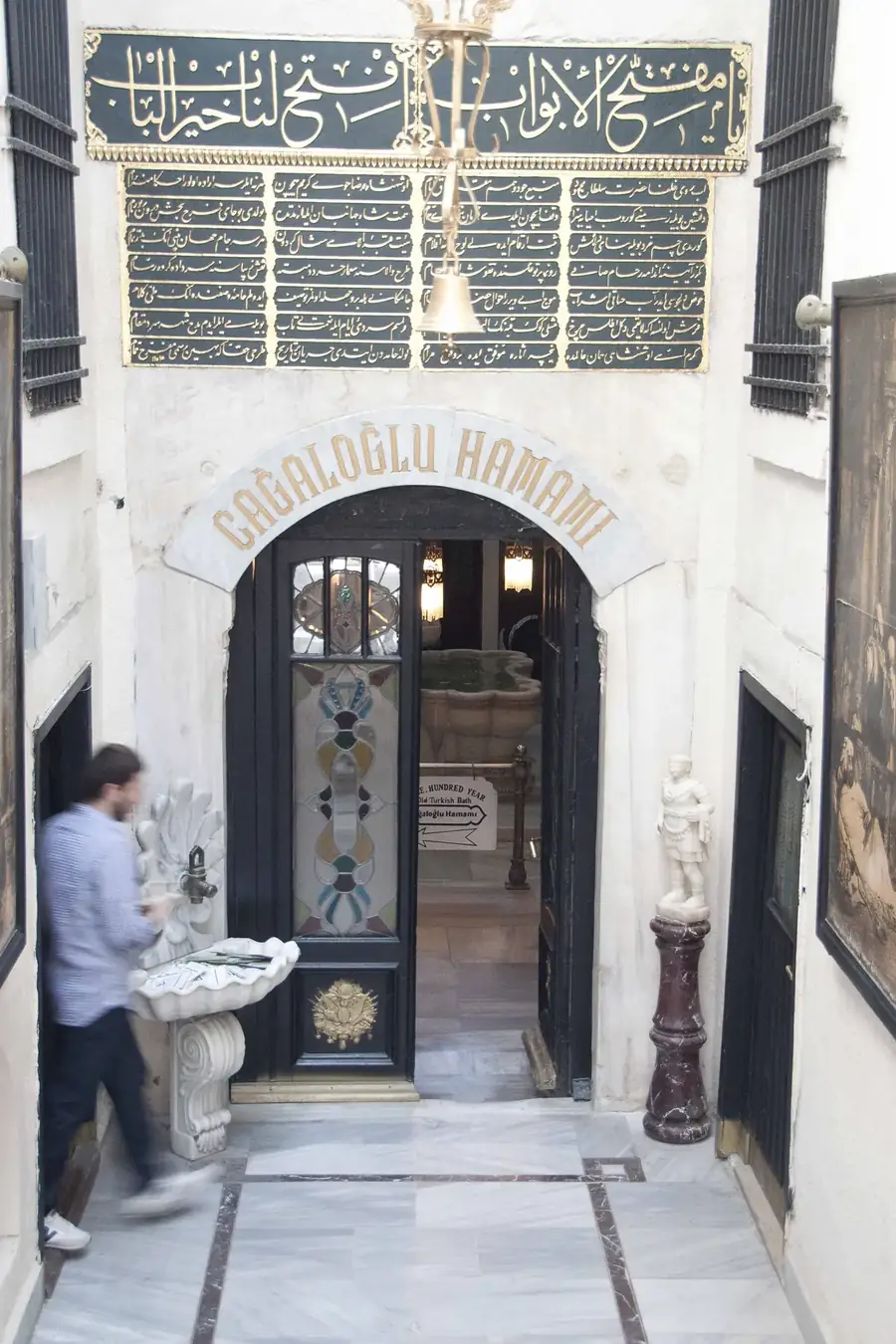 Interior de um hammam histórico, o banho turco