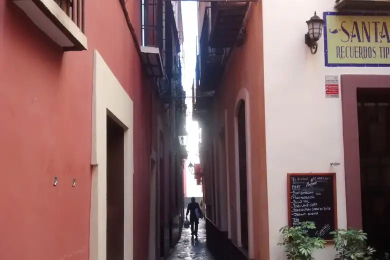 A lane in the Santa Cruz quarter, Seville
