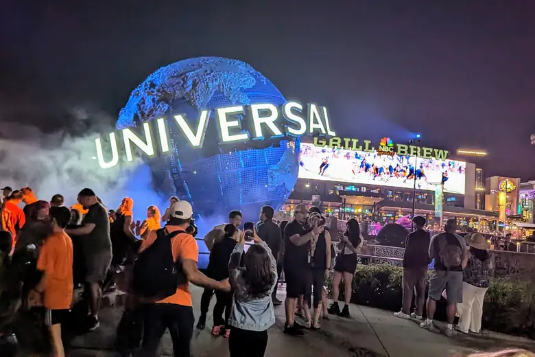 O globo da Universal Studios em Orlando